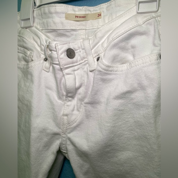 White skinny Levi’s - Picture 2 of 4